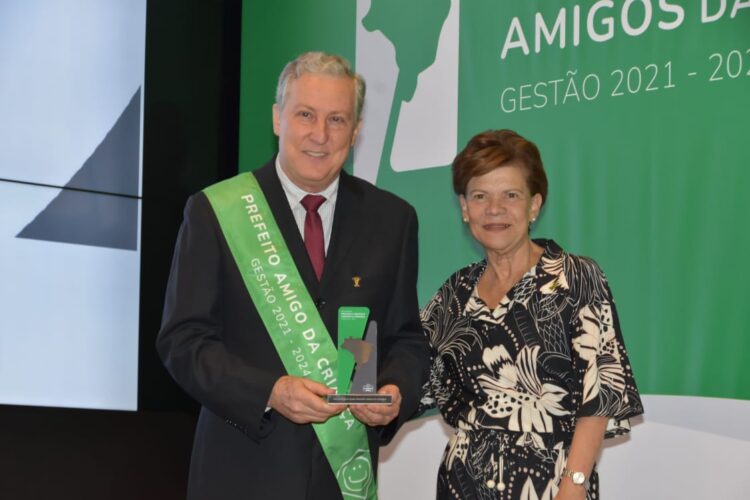 Paranavaí recebe prêmio Prefeito Amigo da Criança