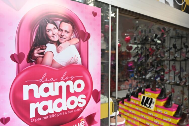 Às vésperas do Dia dos Namorados, comércio intensifica movimentação e vendas