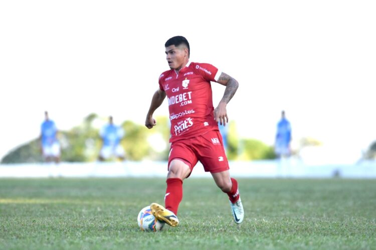Madalena marca primeiro gol com a camisa do ACP