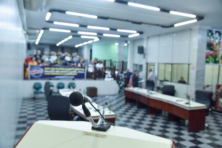 Projeto de lei mantém em 2025 mesmo salário pago a vereadores em 2024
