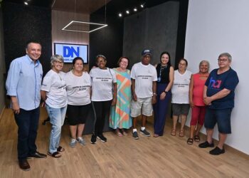 Integrantes do programa de alfabetização  visitam o Diário do Noroeste