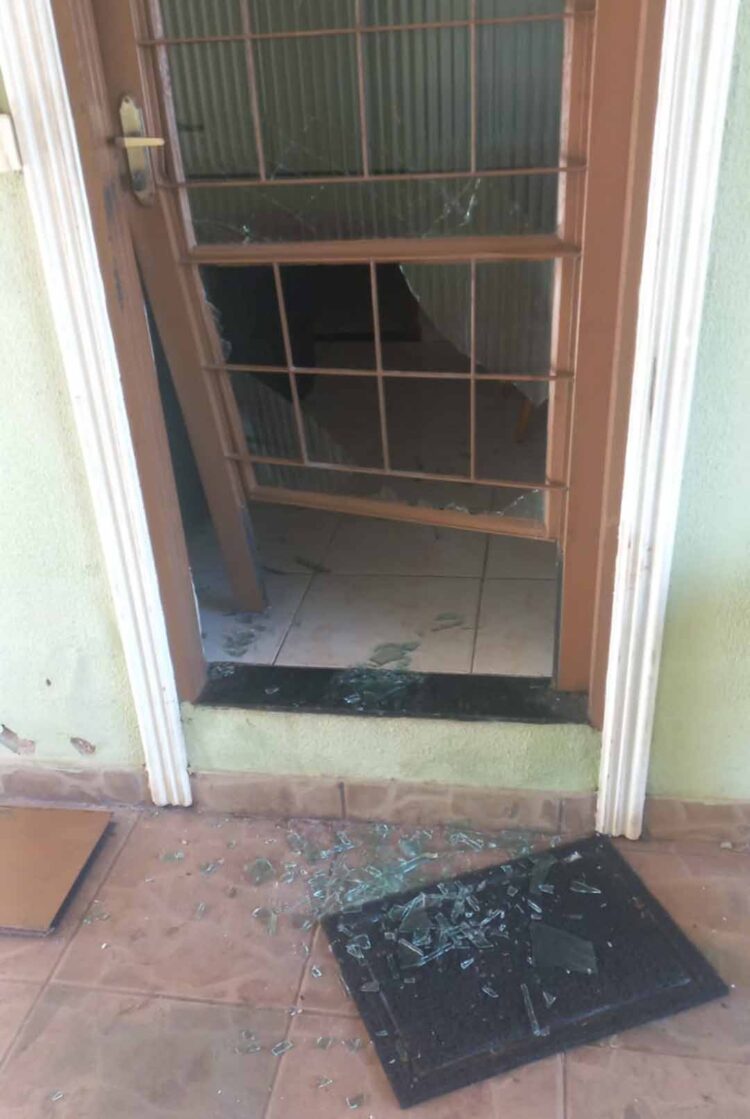 Homem é detido por populares após invadir e furtar residência no Jardim Panorama