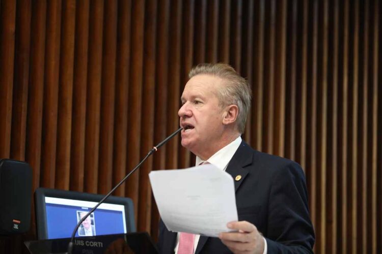 Deputado Luis Corti (PSB) destina o Kit Esportivo para Amaporã