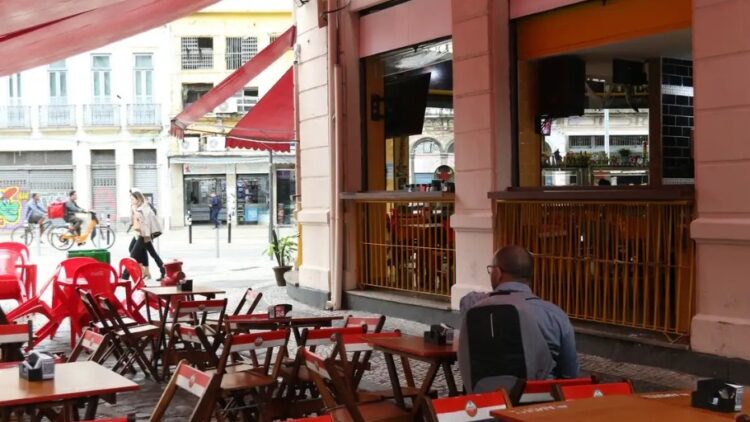 Setor de bares e restaurantes fatura  mais de R$ 100 bilhões no primeiro trimestre