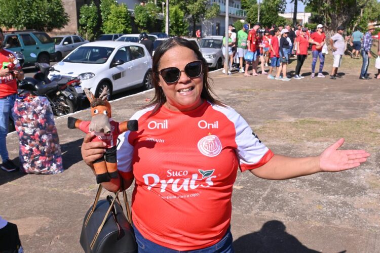 Empolgados, torcedores do ACP chegam para o duelo contra Grêmio Maringá
