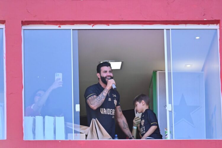 Com casa lotada e presença de Gusttavo Lima, ACP vence Grêmio Maringá