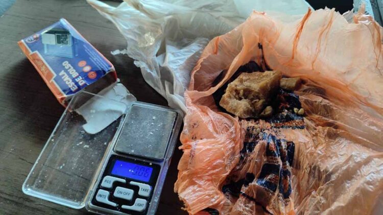 Casal é preso por tráfico de drogas e abandono de recém-nascido
