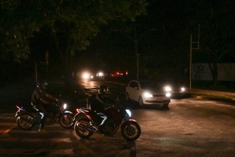 Apagão deixa 40 mil domicílios sem energia em Paranavaí