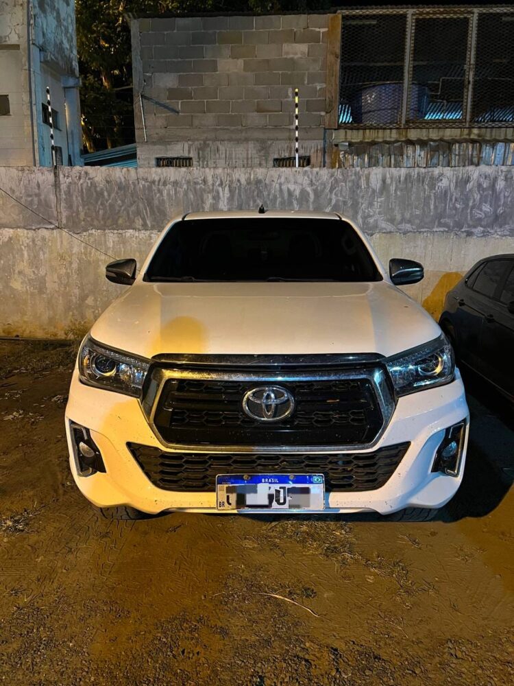 Homem é preso por adulterar placa com fita isolante na BR-376