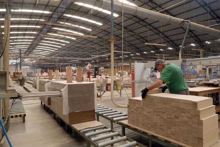 80% dos municípios paranaenses registraram aumento de empregos formais em 2024