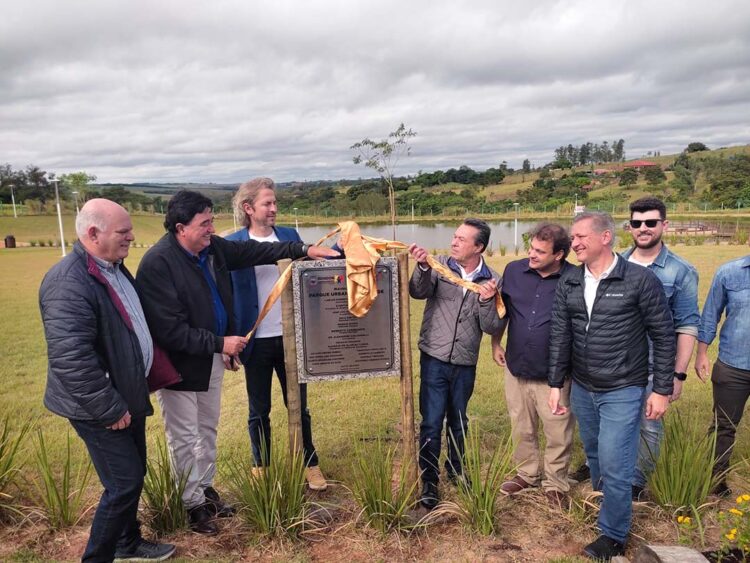 Administração Municipal inaugura obras  importantes para a população
