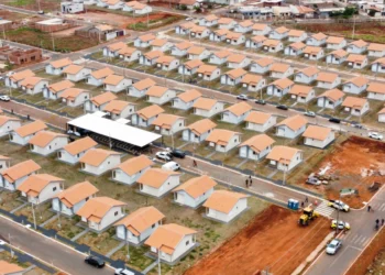Darci Piana entrega residencial com 120 casas a famílias de Nova Londrina