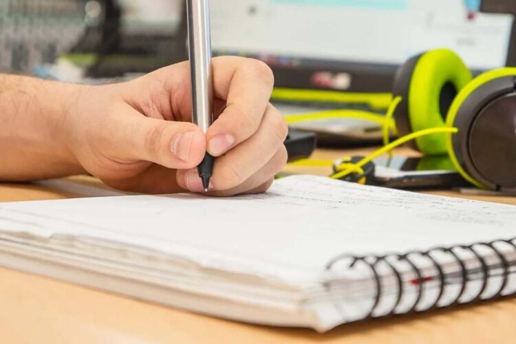 Jovens têm novo prazo para inscrição em programa  que vai custear mil bolsas em curso de TI