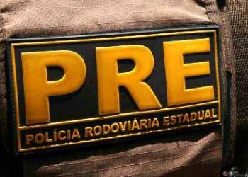 Colisão entre carro e caminhão deixa idosa ferida na PR-492