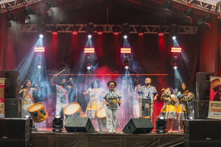 Em Paranavaí, grupo Roda do Encanto evidencia tradição cultural do maracatu