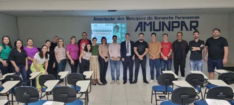 Paranavaí sediou o encontro presencial do Programa  AMP ITAIPU 4.0, com o tema “Licitações e Contratos”.