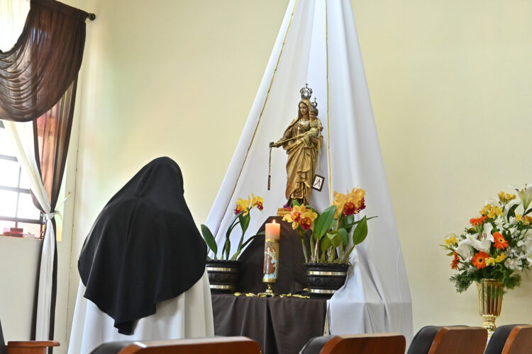 Irmãs do Mosteiro Mater Carmeli fazem celebrações especiais ao Dia de Nossa Senhora do Carmo