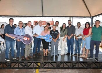 Sexta-feira marcada por entrega das chaves da casa própria em Santo Antônio do Caiuá