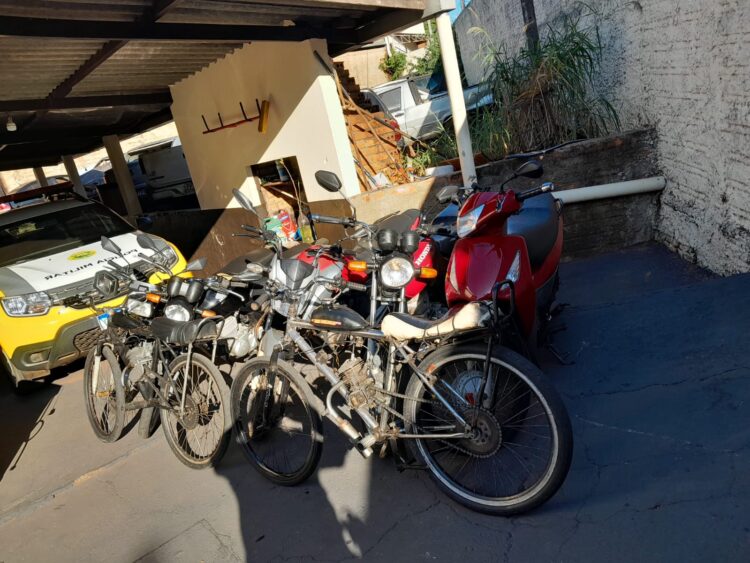 PM apreende dois carros e 37 motos irregulares em Nova Londrina e Marilena