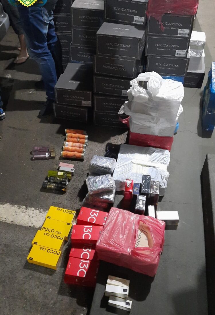 PRE apreende celulares, equipamentos de informática e vinhos contrabandeados em Santo Inácio