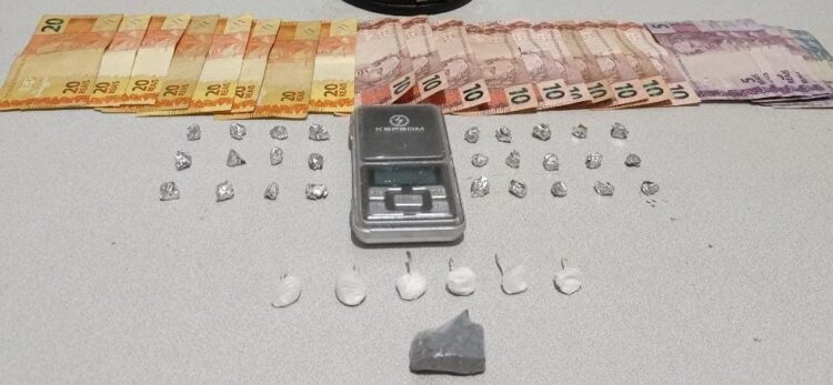 Dois jovens são presos por tráfico de drogas em Nova Esperança