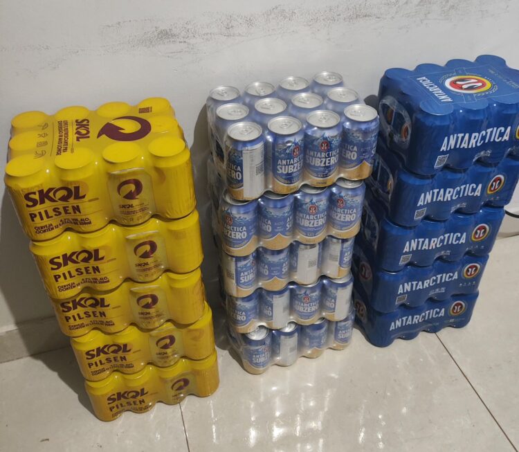 Funcionário de supermercado da região é preso ao ser flagrado furtando fardos de cerveja