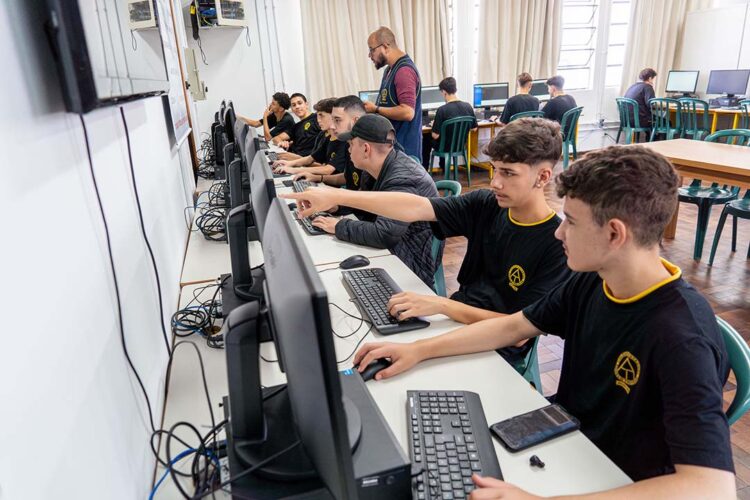 Semestre teve 9 milhões de atividades no Matific e 650 mil alunos no inglês virtual