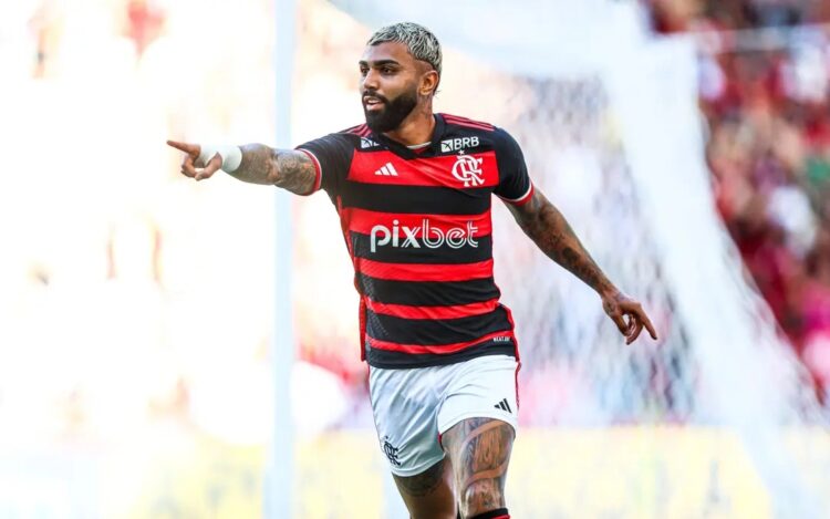 Gabigol chega cedo a treino em 1º dia  livre para assinar pré-contrato