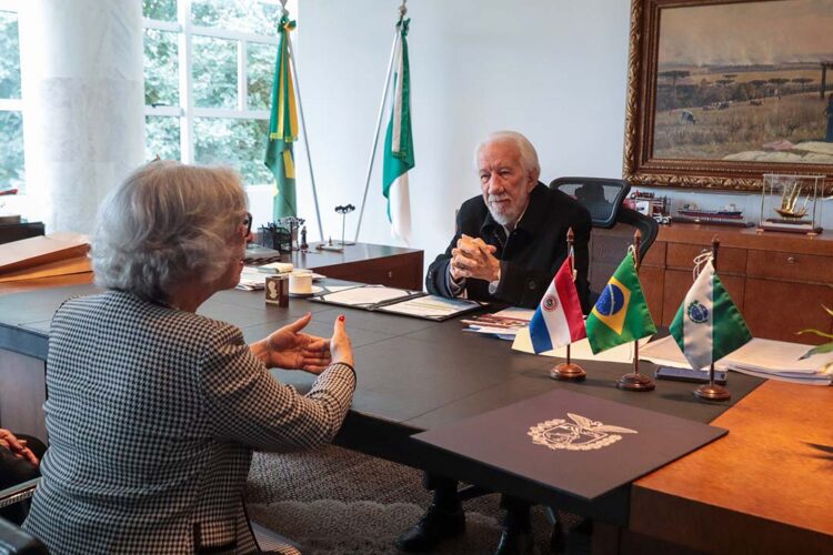 Piana apresenta potenciais logísticos e turísticos para nova cônsul do Paraguai