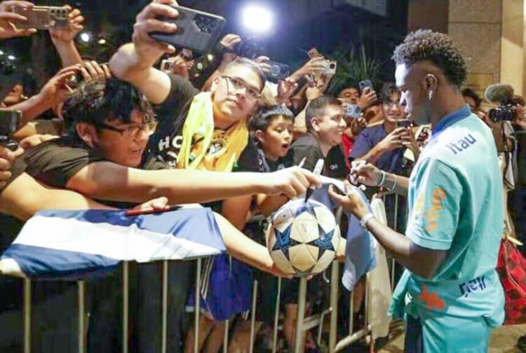 Vinicius Jr pede desculpa por ausência em jogo contra o Uruguai