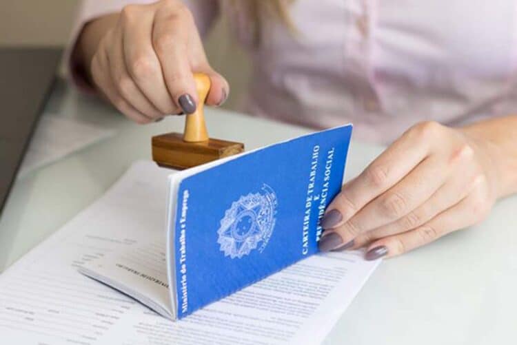 44% das empresas no Brasil pretendem contratar no 3º trimestre de 2024