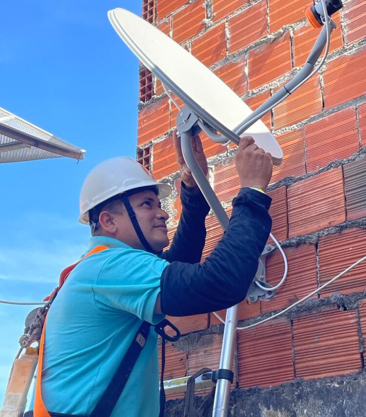 Emissoras de TV passam a transmitir a programação via satélite somente para a nova parabólica digital