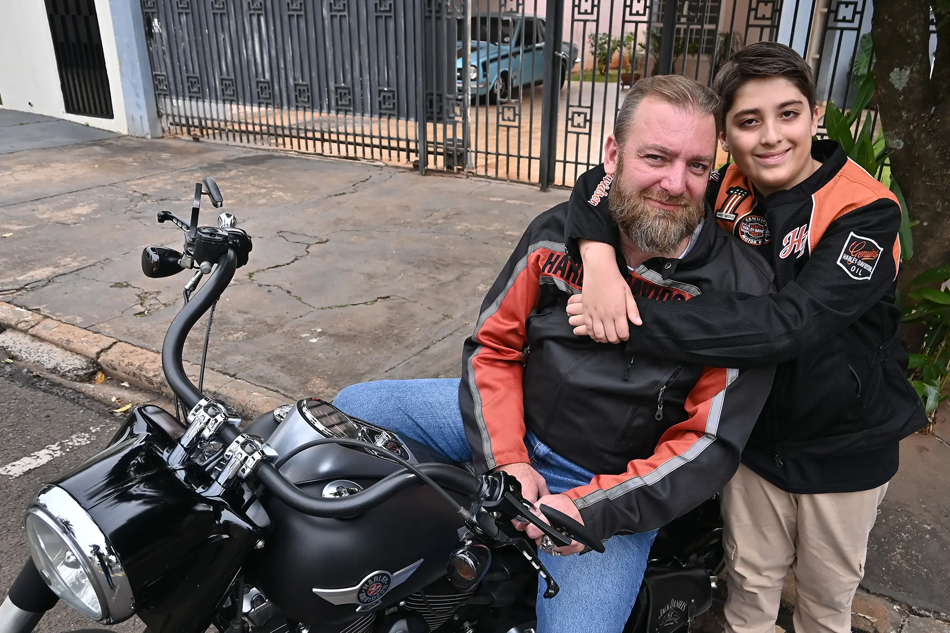 Amor aos carros e ao motociclismo: paixões passadas de pai para filho