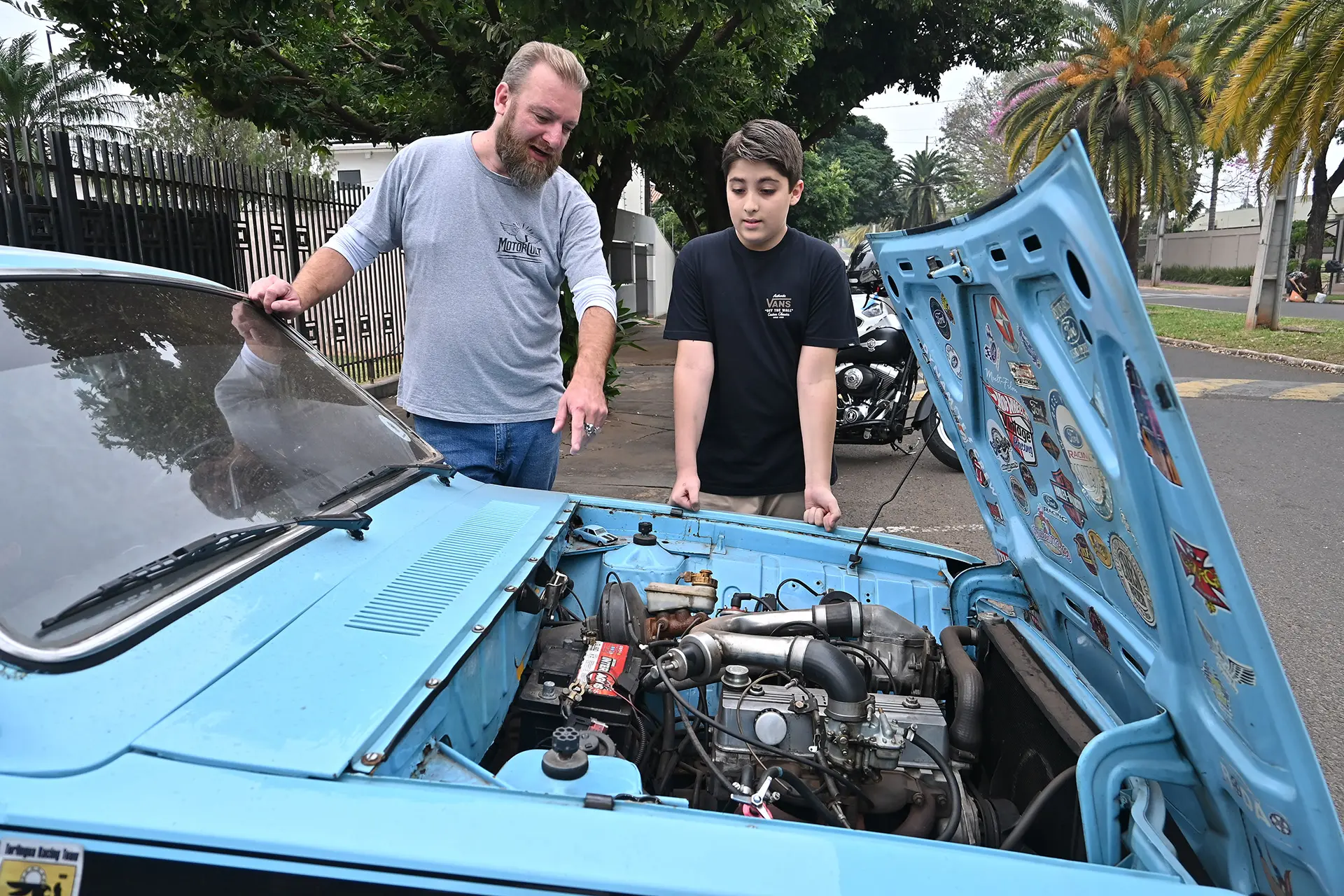 Amor aos carros e ao motociclismo: paixões passadas de pai para filho