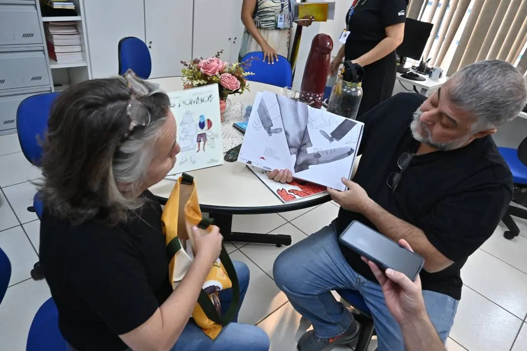 Autores de série infantil de sucesso, Blandina e Lollo  falam de literatura e arte para alunos de Paranavaí