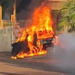 Carro é completamente destruído por incêndio na Avenida Paraná