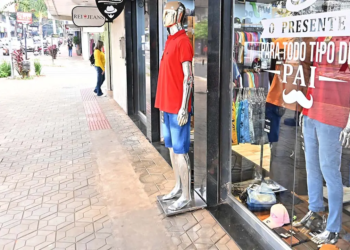 Consultas ao cadastro de crédito apontam queda nas vendas para o Dia dos Pais