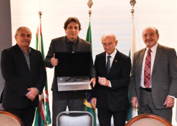 Guto Costa é homenageado pela Associação Comercial do Paraná em Curitiba