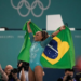 Rebeca bate Biles, leva ouro e vira maior medalhista da história do Brasil