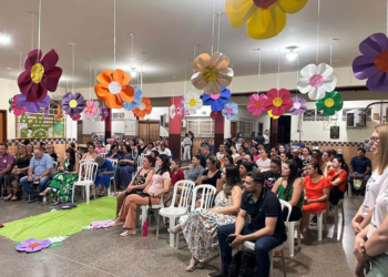 Palestra sobre imposição de limites leva dezenas de pais à Escola Dr. José Vaz de Carvalho