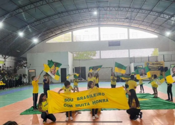 Alto Paraná celebra com apresentações culturais e cívicas no ginásio de esportes