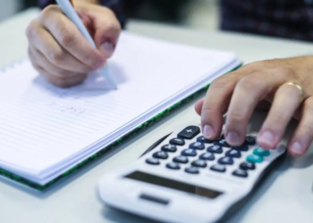 Endividamento das famílias paranaenses cai em setembro, mas ainda supera média nacional