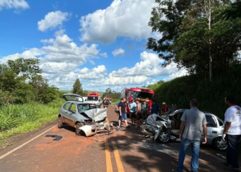 Cinco pessoas ficam feridas em grave acidente entre Paraíso do Norte e Mirador