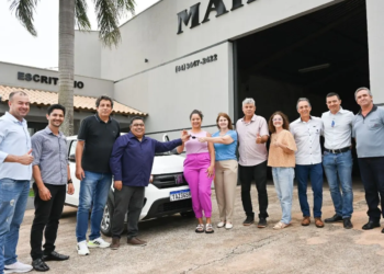 Consumidora de Alto Paraná ganha carro em campanha estadual promovida pela ACP