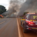 Homem morre carbonizado após três veículos pegarem fogo em acidente