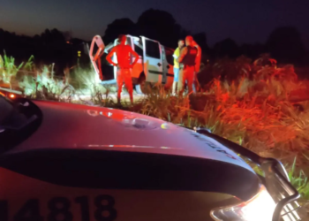 Quatro pessoas ficam feridas em capotamento na PR-180