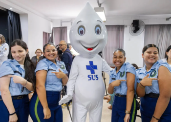 Iniciada campanha de vacinação nas escolas para proteger 2,4 milhões de alunos