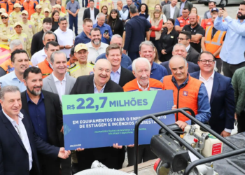 Estado entrega equipamentos a 100 municípios