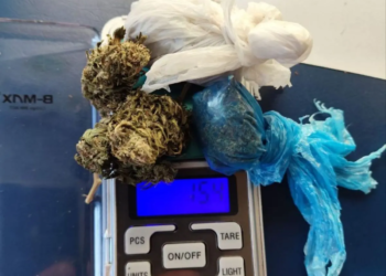 Homem é preso por tráfico de drogas após ser flagrado com maconha