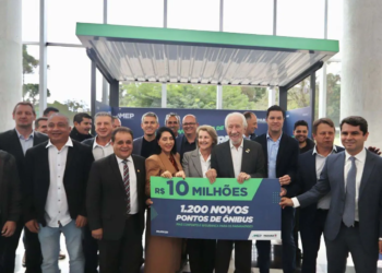 1.200 novos abrigos para pontos de ônibus serão distribuídos em 30 cidades paranaenses